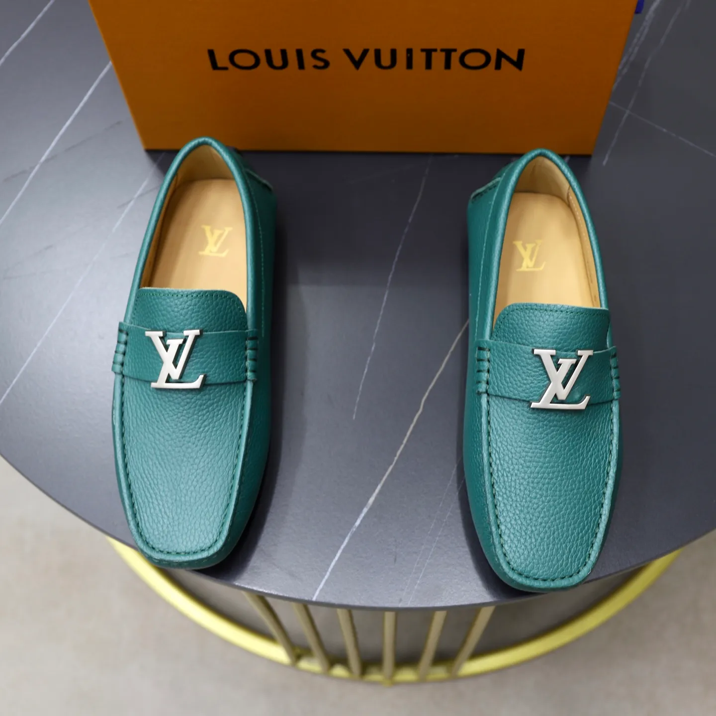 Ex-factory price: 480💰【LV】Louis Vuitton ⚠️High-end men’s driving and pedal series ⚠️38-44 (customized for 45) ⚠️All original cowhide leather! Thick and soft! Made entirely of calfskin lining! Rubber sheet anti-slip beanie sole! Three-dimensional package technology! Fashionable and classic! Handicrafts! Original high quality! Feel free to compare!